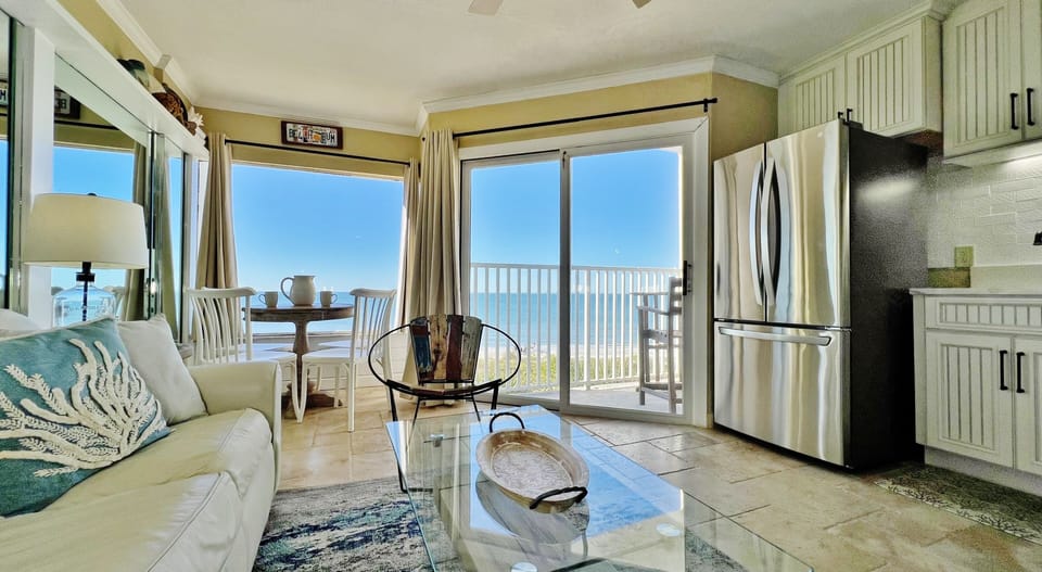Jeff and Gina Properties - Belleair Beach Club 215 (BBC215) - Belleair Beach - 1 Bedroom - 1 Bathroom - Gulf Waterfront - Beach Front