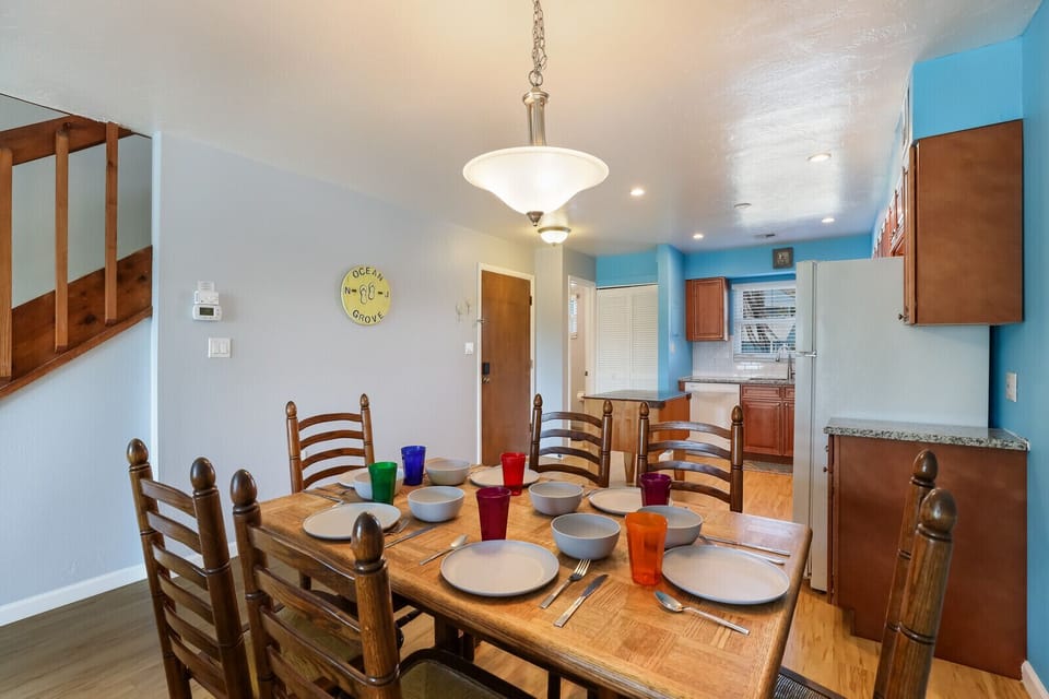 Dining & entryway