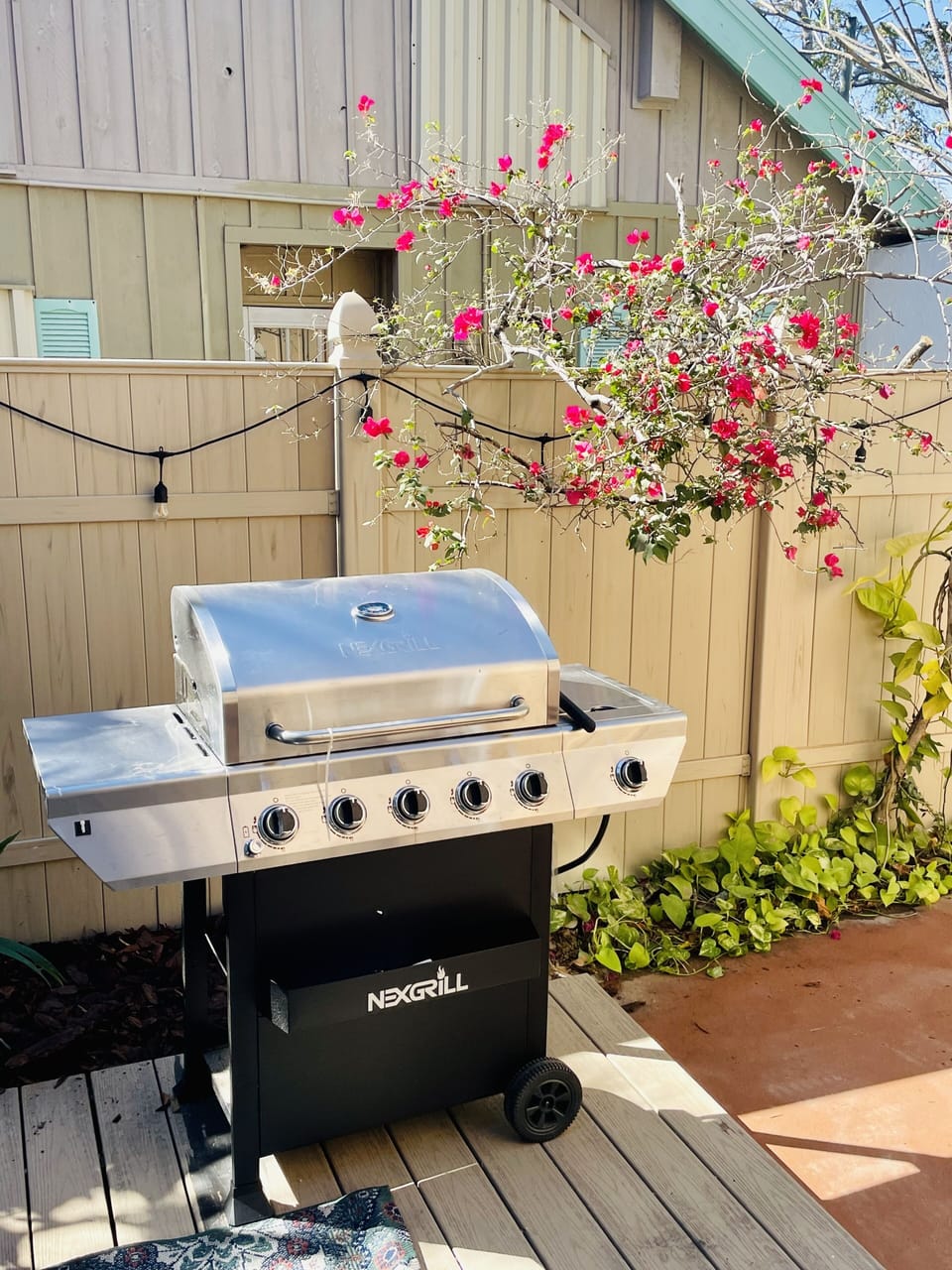 Brand new 6 burner propane grill