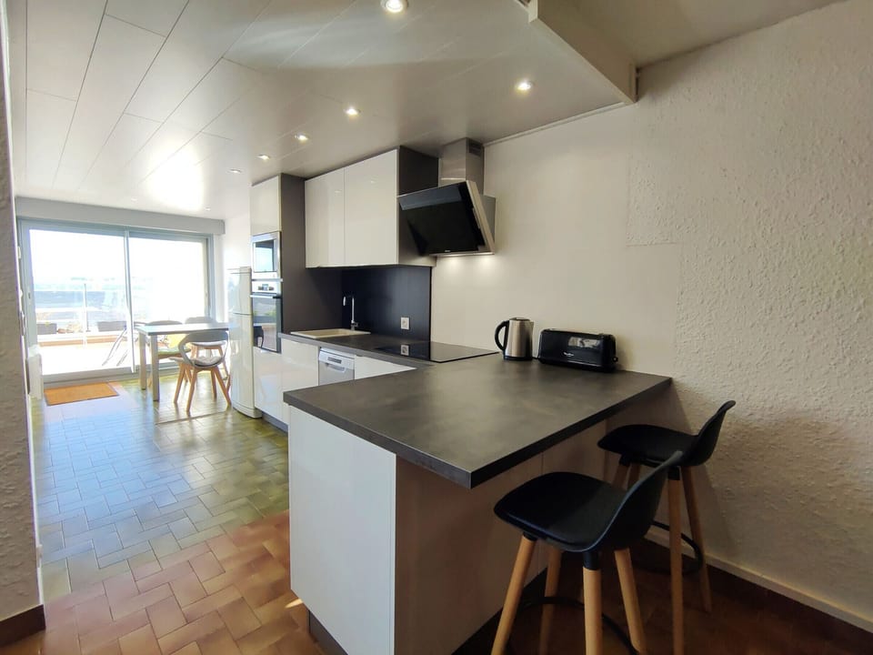 T2 Apartment in Balaruc-les-Bains, view of the pond, air-conditioned, private parking, WiFi Apartment in Balaruc-les-Bains