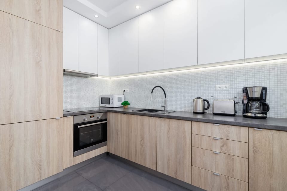 An alternate view of the kitchen highlighting ample countertop space, a small dining area, and modern finishes.





