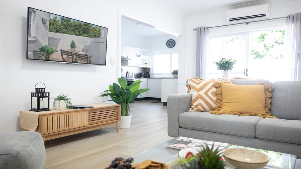 8 on Clarence |  Reverse cycle air conditioning | Smart TV | WiFi