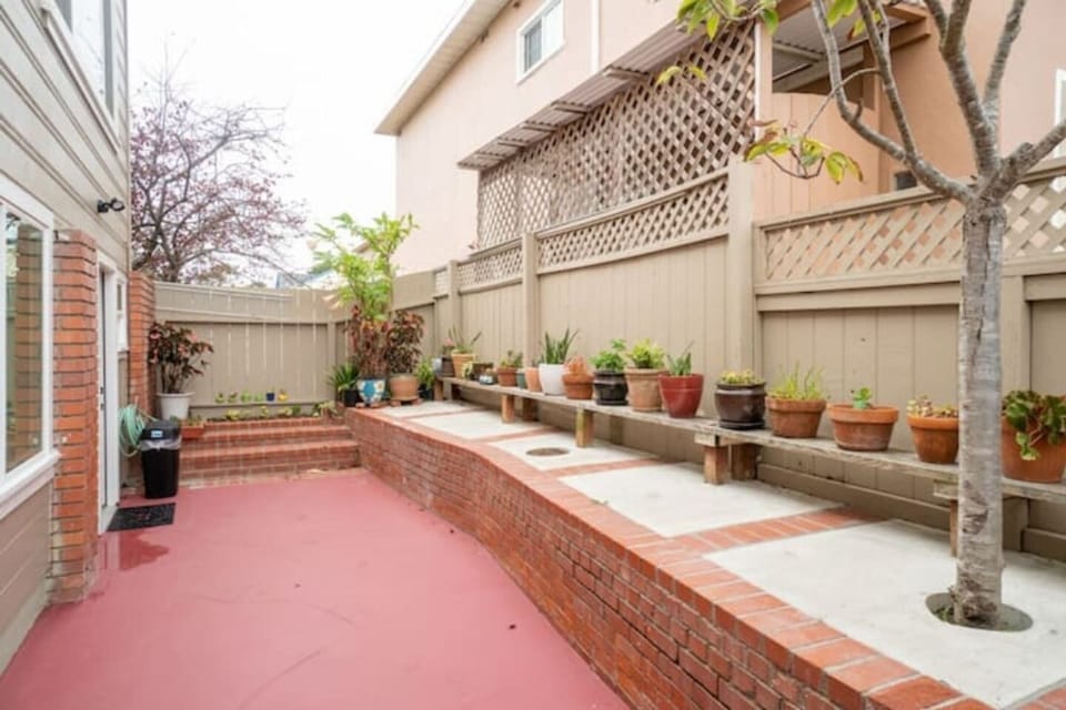 The small patio going to the studio. 