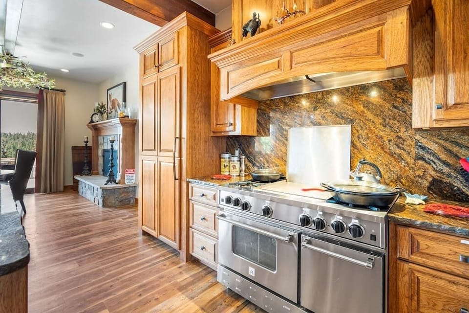 Kitchen with Commercial stove