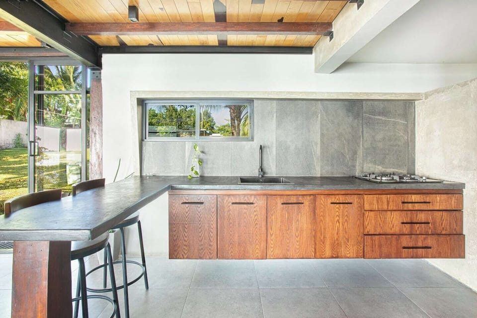 "In this image, you can see our cozy kitchen, fully equipped for you to enjoy a relaxing getaway. Its location creates an ideal atmosphere for family togetherness, always featuring the beautiful view of Bacalar Lagoon as a backdrop."