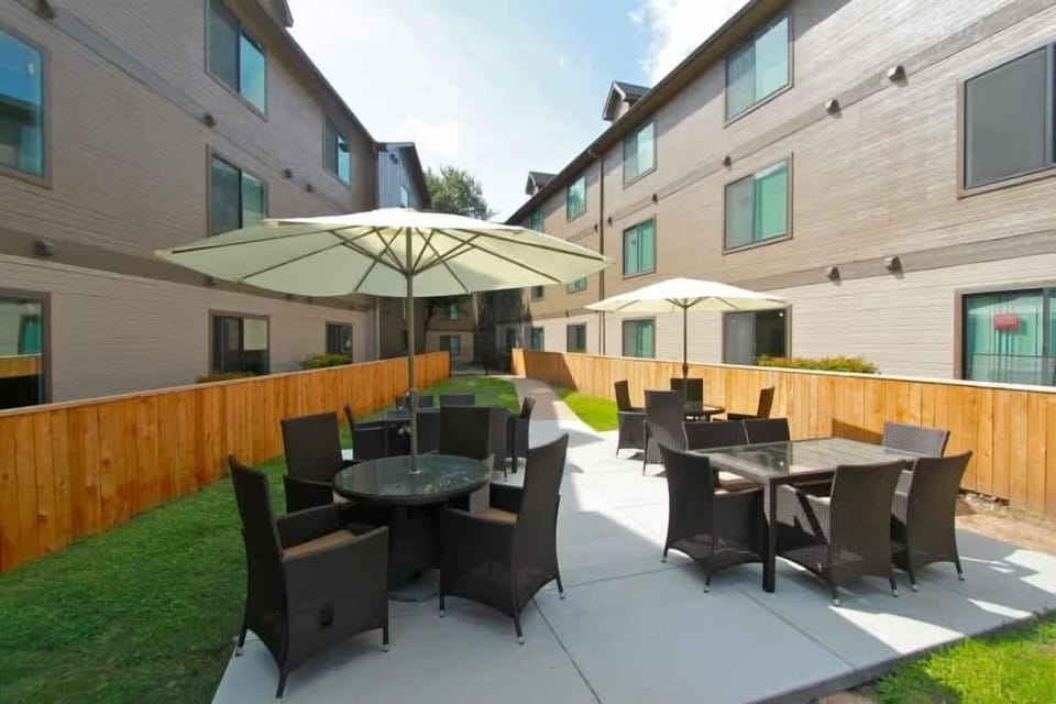 Outdoor Seating and Dining