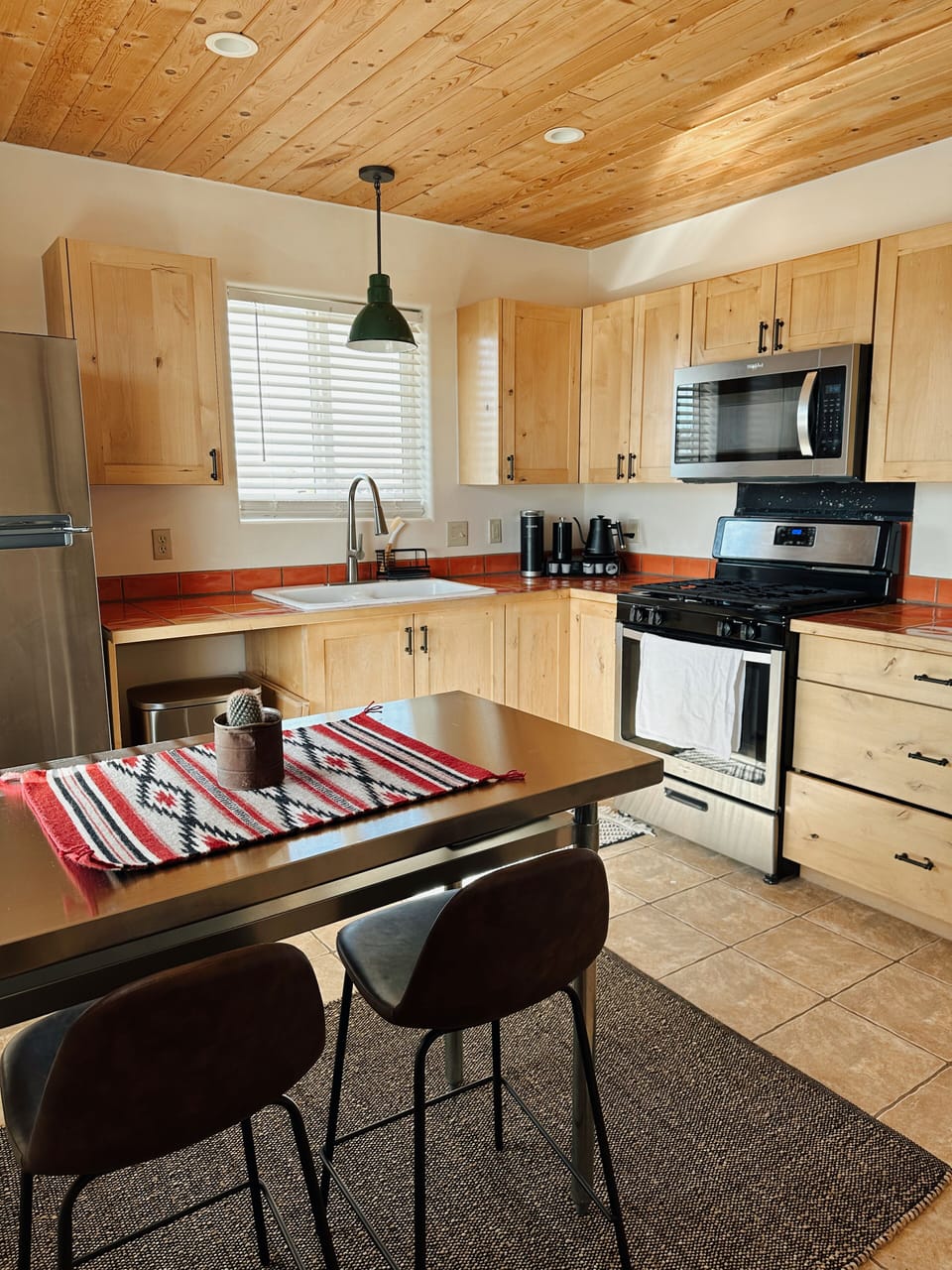 Fully equipped kitchen! Dinning table can also double as a workspace 