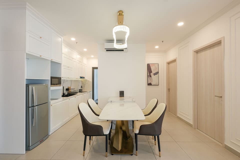 Kitchen & Living Room 
