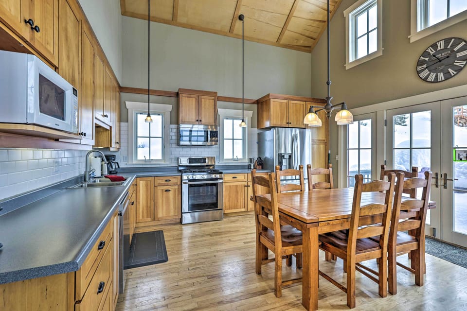 Fully Equipped Kitchen | Free WiFi | Electric Heating | 2,200 Sq Ft