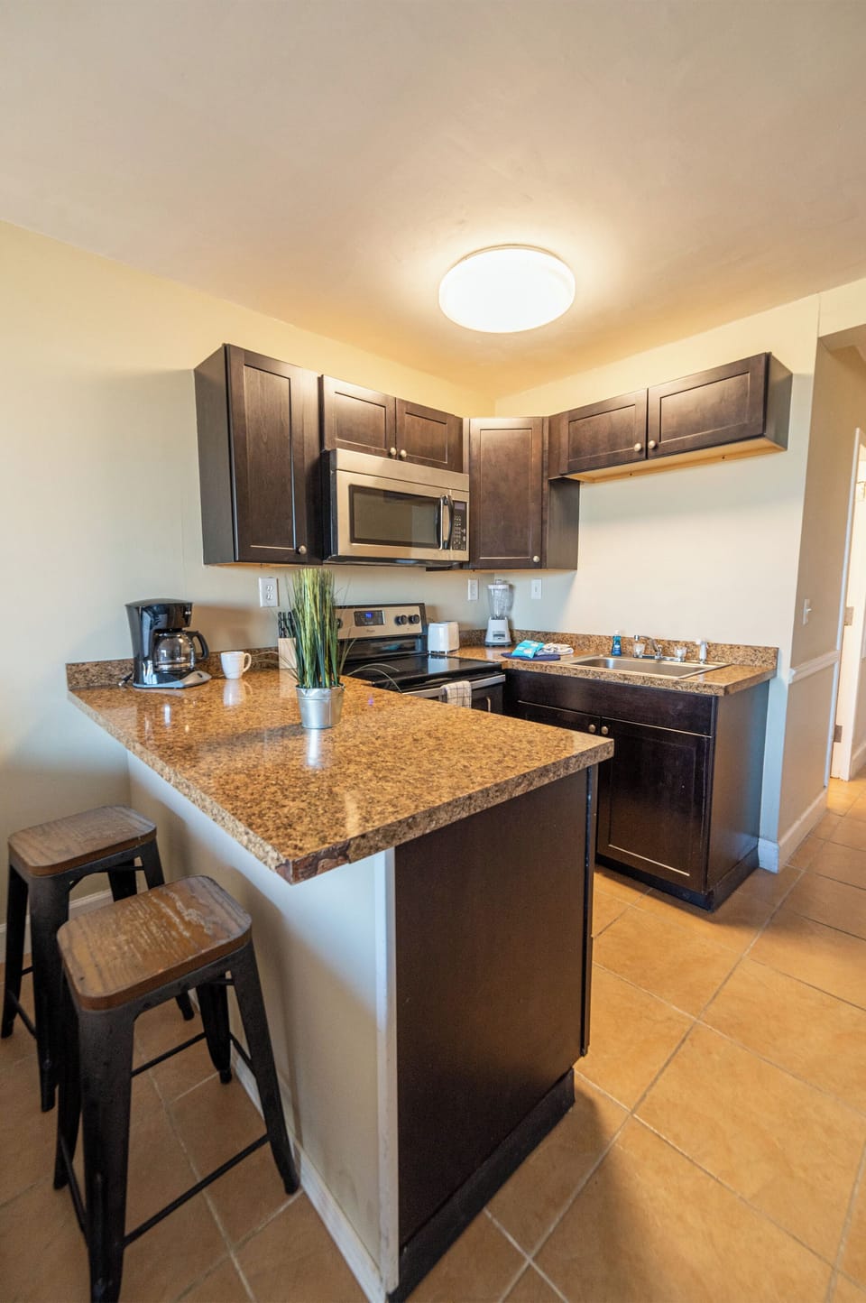 Full size kitchen with plenty of cooking utensils