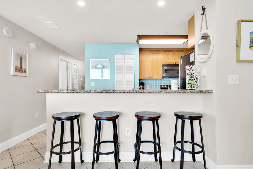 Eat-in bar seating