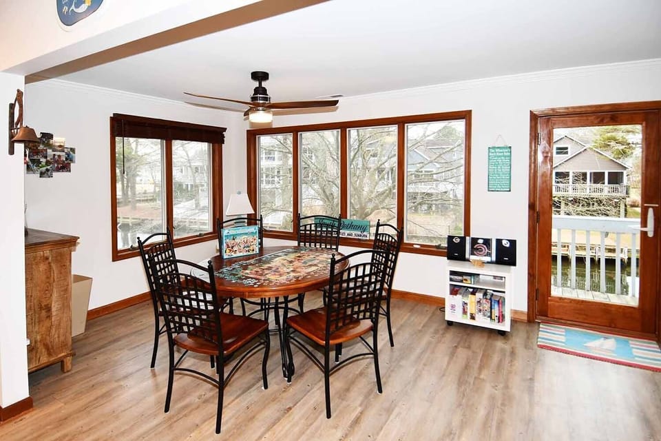 Game, puzzle or eating area! 