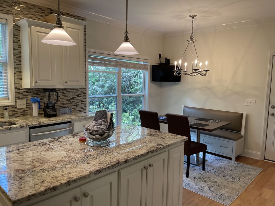 Kitchen/Breakfast Nook