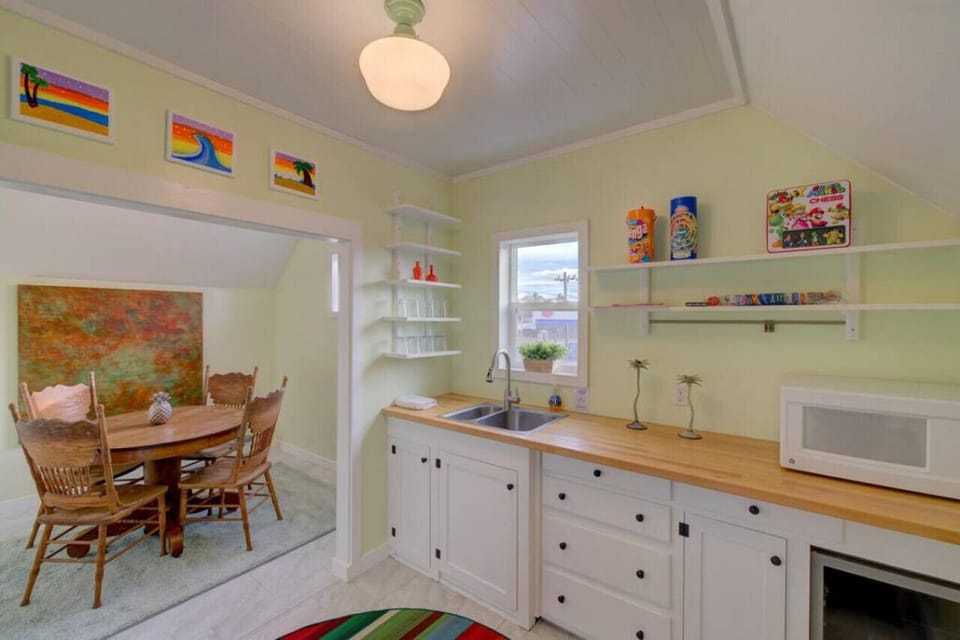 Upper kitchenette