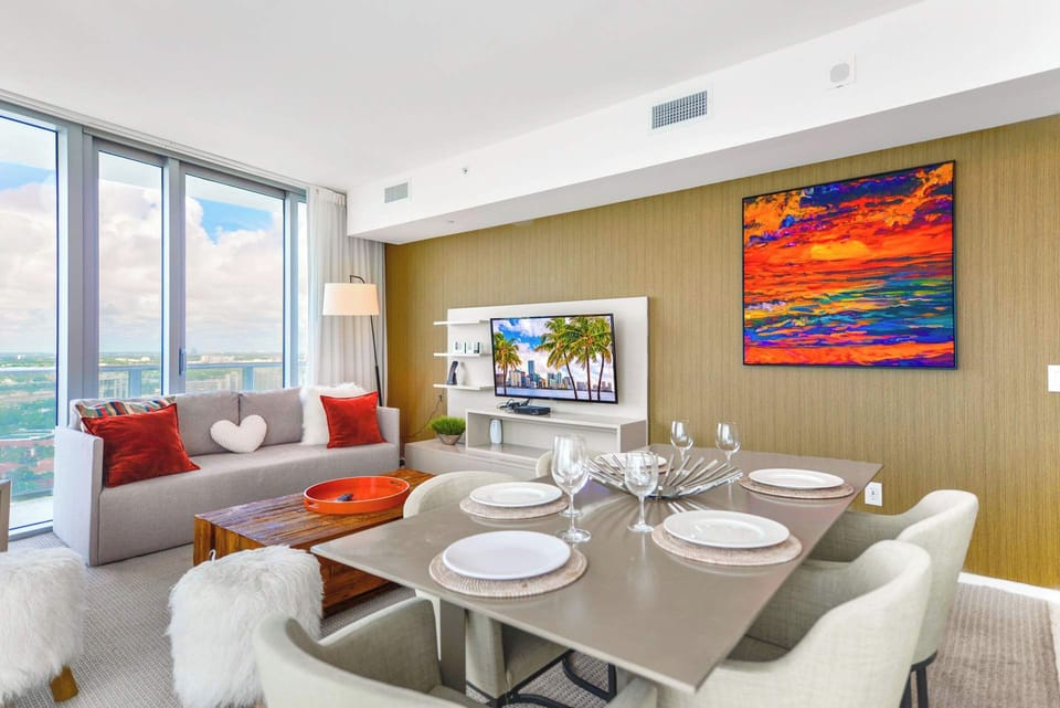 Resort 2BR | Sea Views | Spa & Pool On-Site Apartment in Hollywood Beach