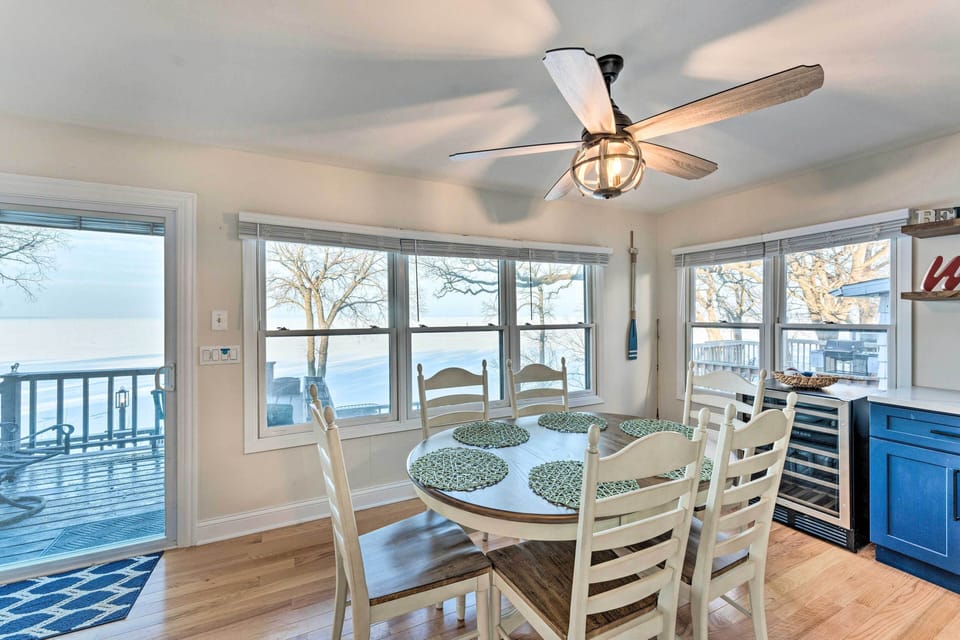 Dining Area | Dining Table | Dishware/Flatware