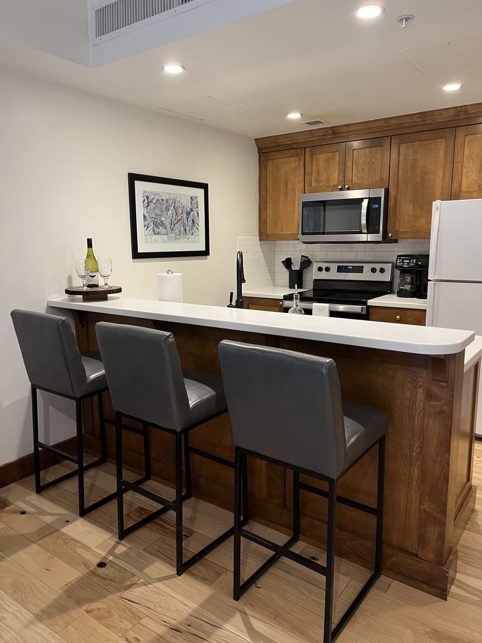 Updated Kitchen and Bar Area