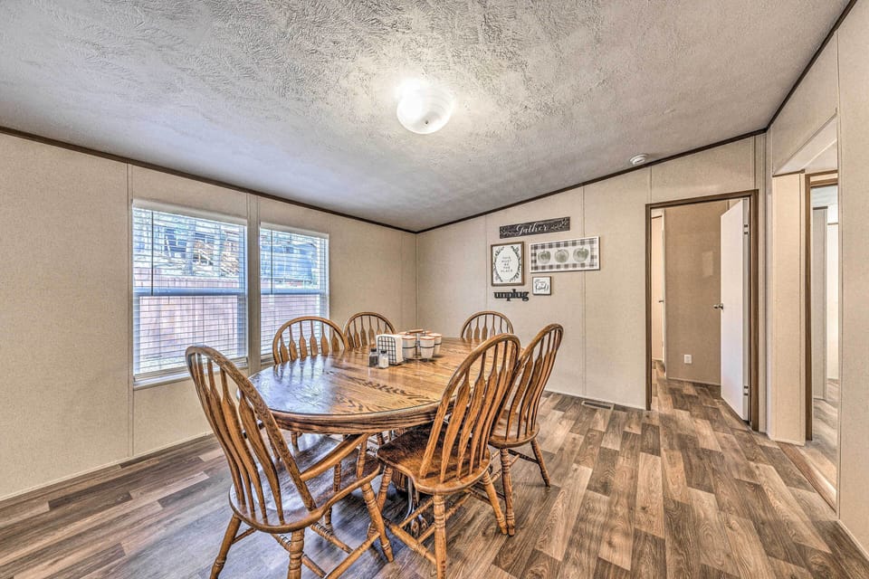 Dining Area | Dishware & Flatware Provided