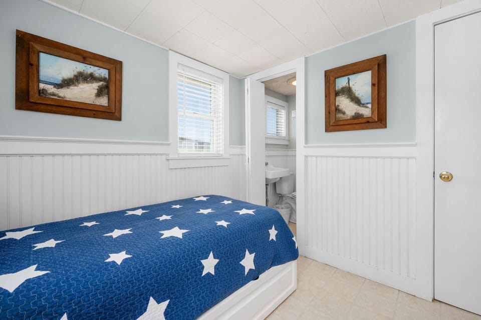 Bedroom 2: twin trundle (2 twin beds)