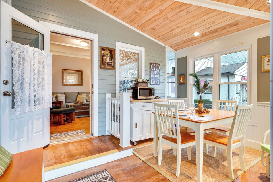 Dining Area | Dishware & Flatware