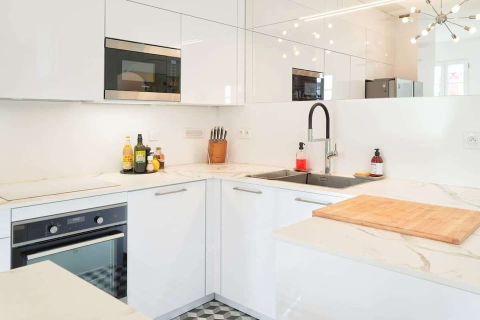 Large work area and sink with induction faucet for better kitchen work.