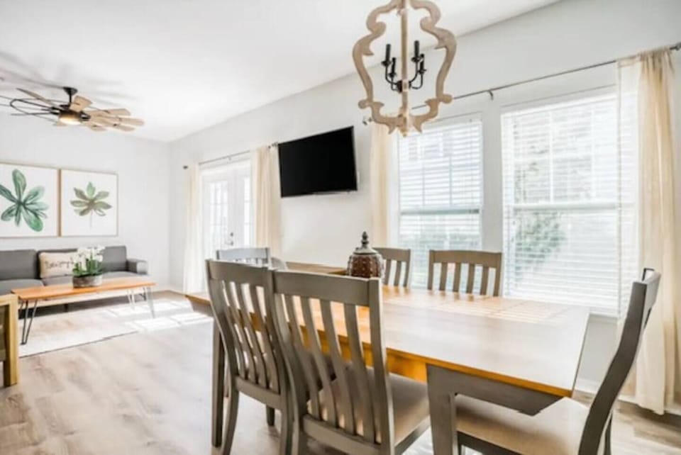 The dining area accommodate perfectly six people. Enjoy your breakfast while watching Tv and delight in the open concept of this amazing house.