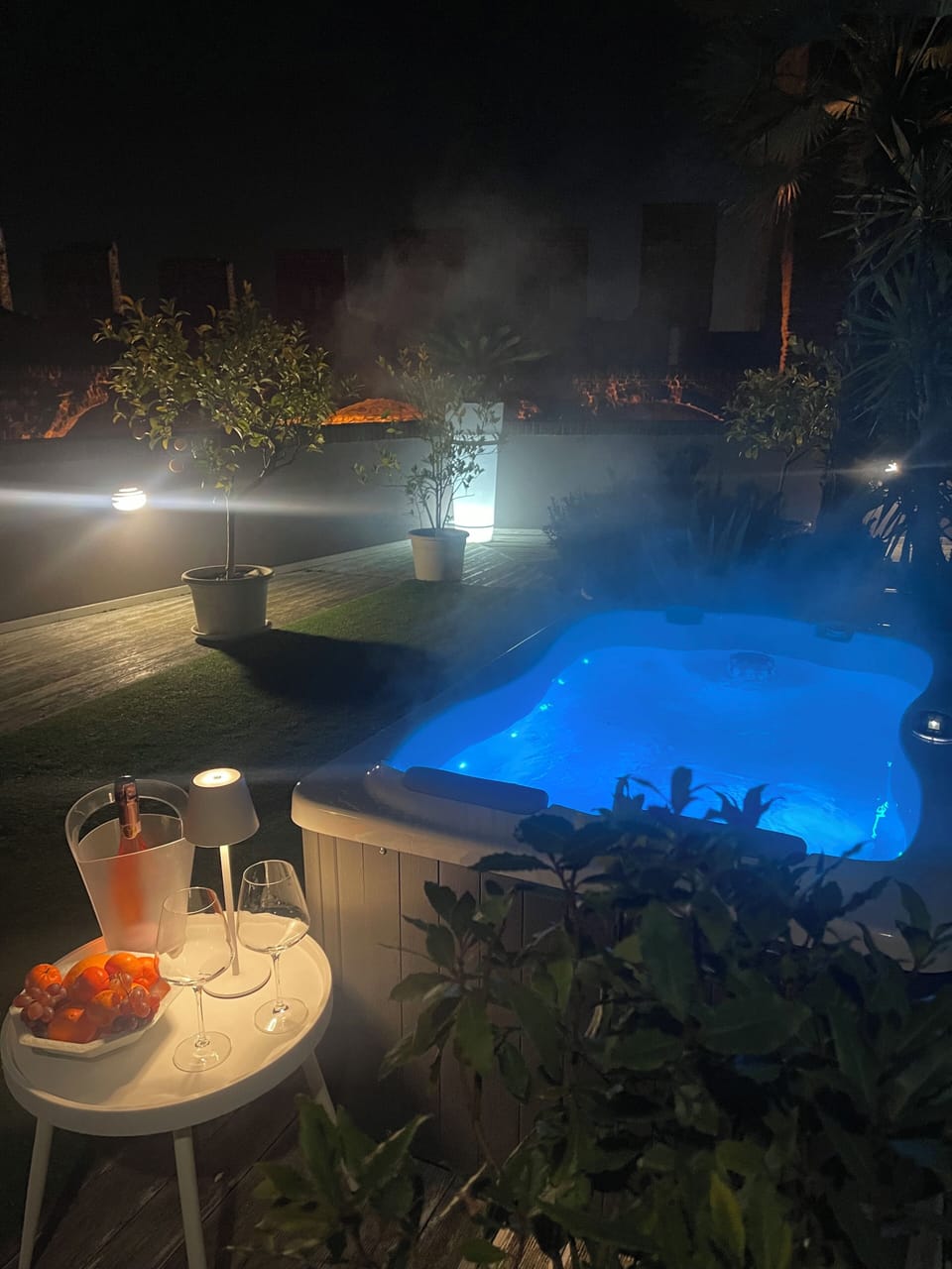 Outdoor spa tub