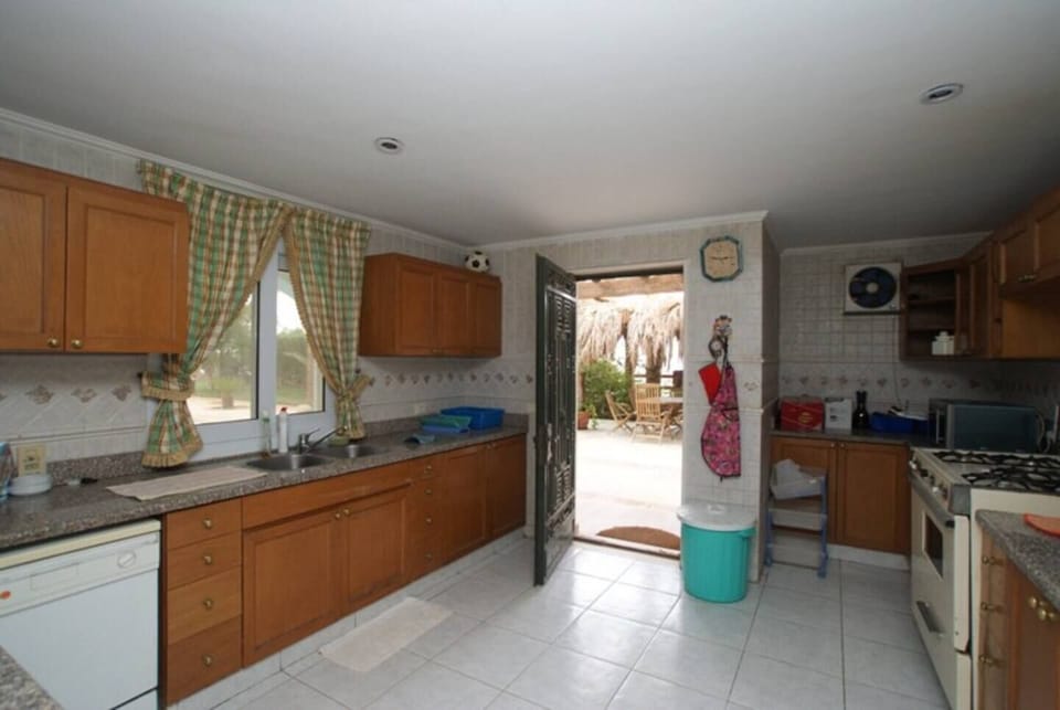 Full kitchen on ground floor