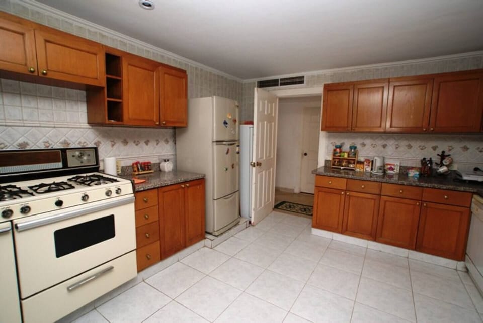 Full kitchen on ground floor