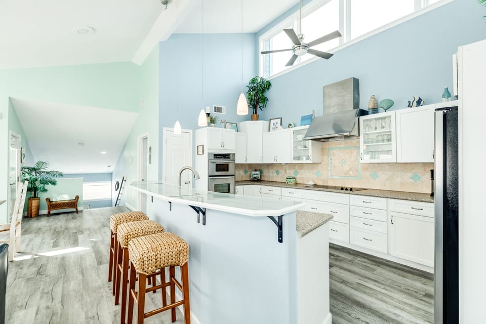 Serve homecooked meals on the long breakfast bar