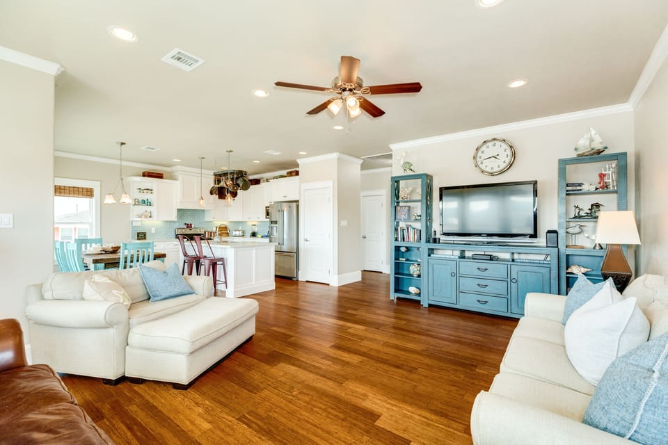 Enjoy family movie nights after a day in the surf and sun