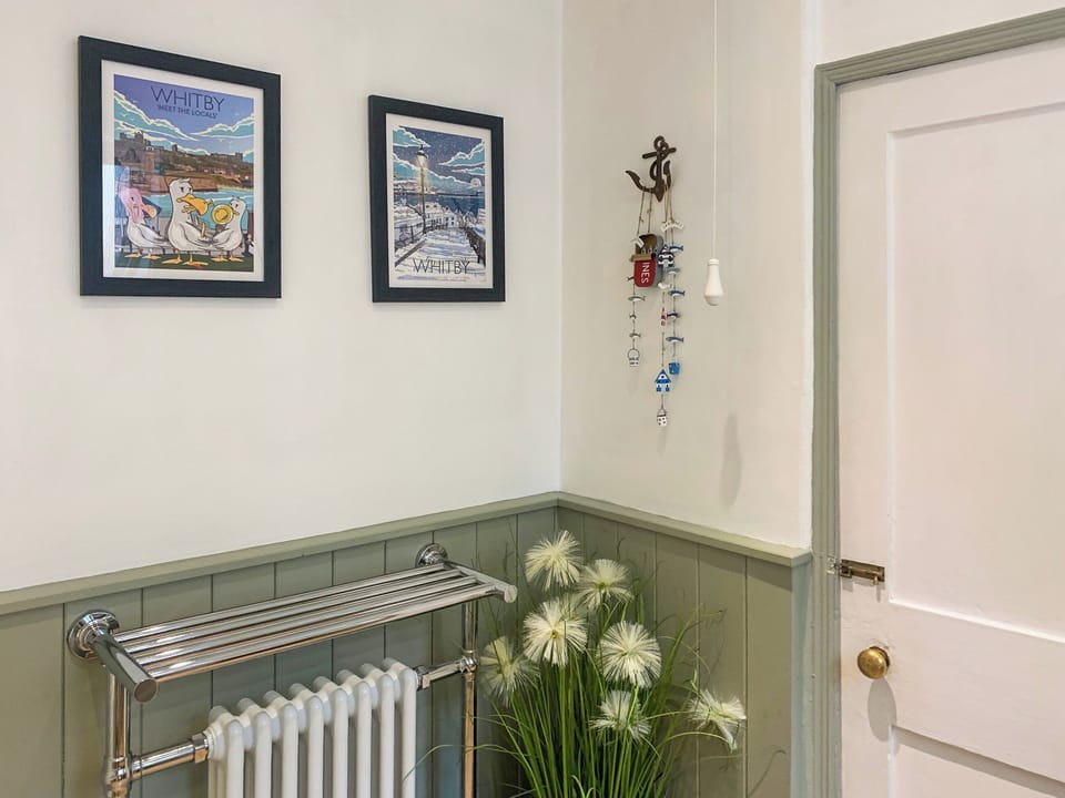 Bathroom | Sea Dog Cottage - White Horse Yard Cottages, Whitby