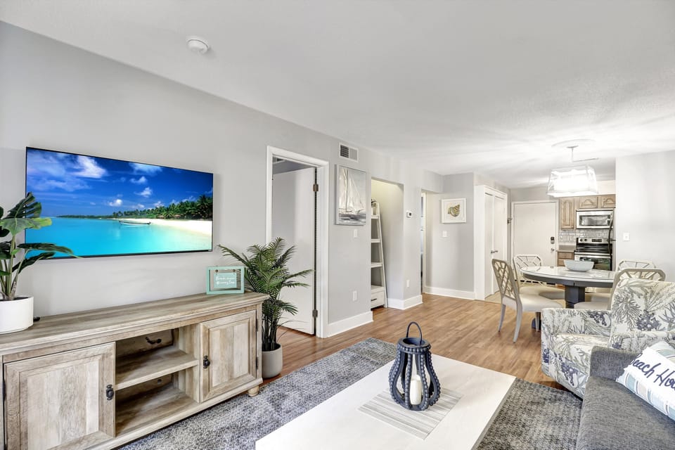 Smart TV w/ cable channels in the living room