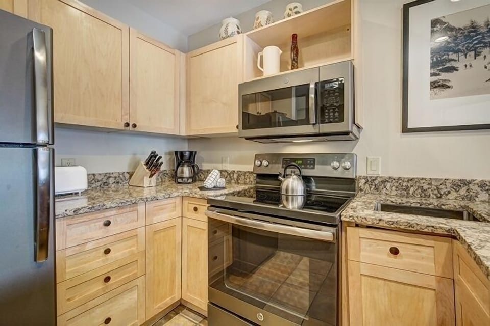 Indoors, Microwave, Oven, Refrigerator, Kitchen