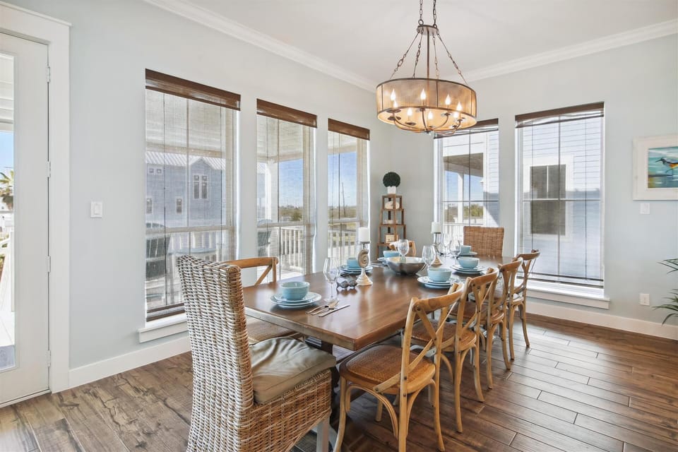 Stay Connected - With the dining table conveniently located next to all of the action, it's easy to stay engaged with friends and family while grabbing a quick bite to eat.