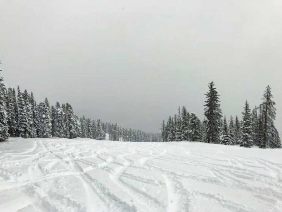 Breckenridge Ski Resort is 35 minutes door to door over Hosier Pass.