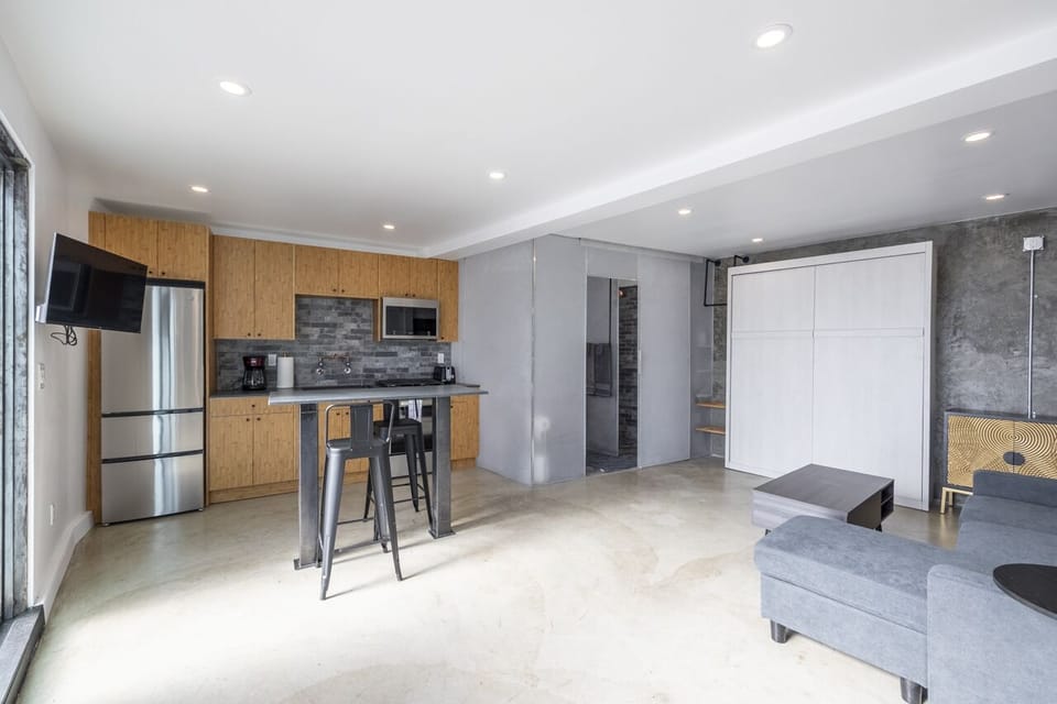 full kitchen 