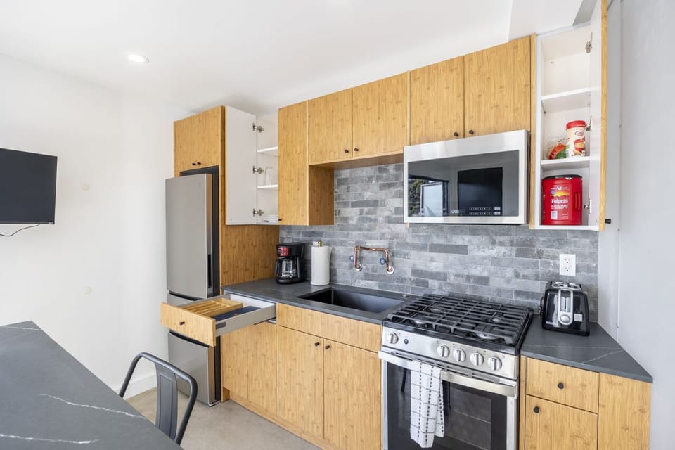 full brand new kitchen 