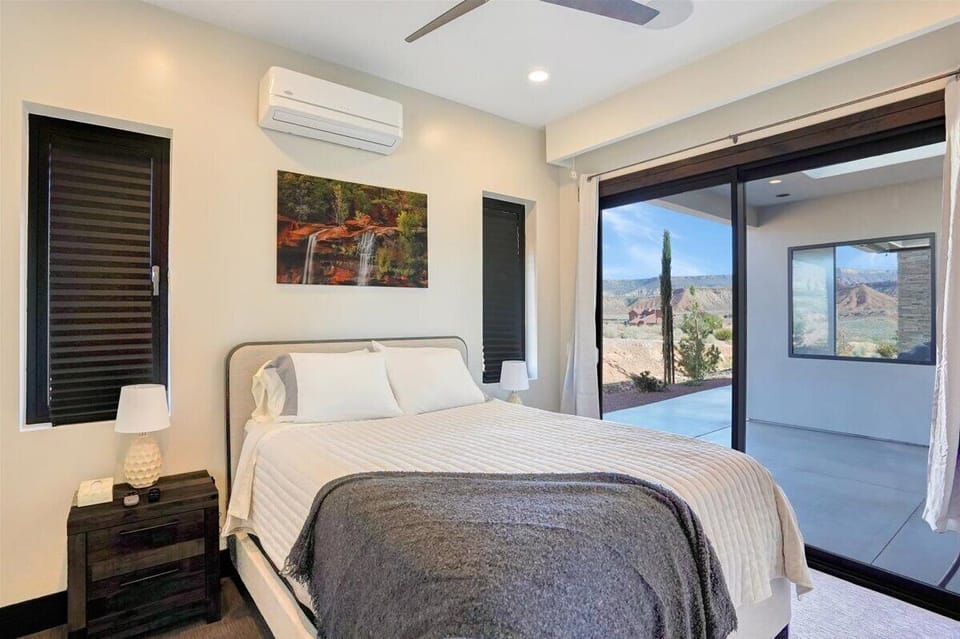 Desert Gardens bedroom
