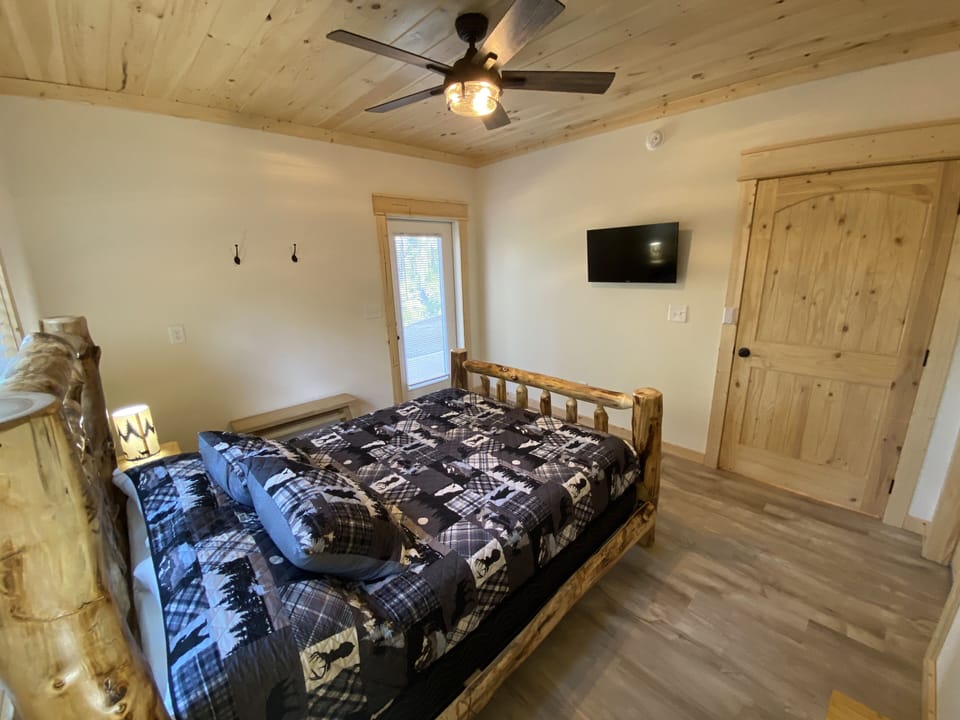 Fourth Bedroom with Queen Bed 