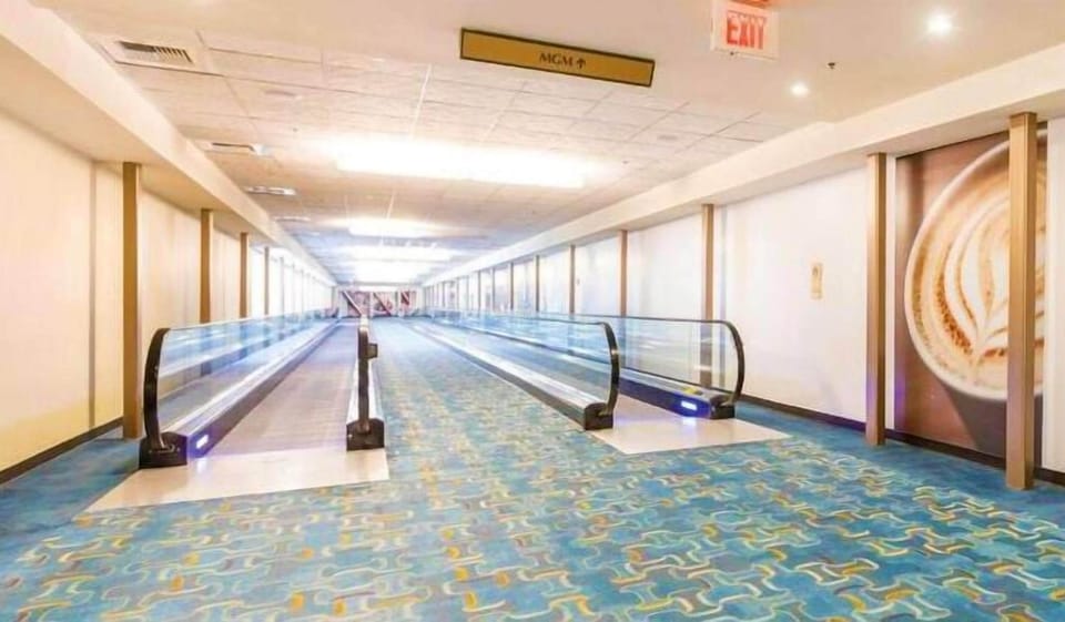 Seamless Access 🚶‍♂️ - Just a 5-Minute Walk to MGM Grand!