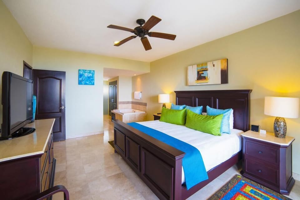 King-size bed in the Garden suite

