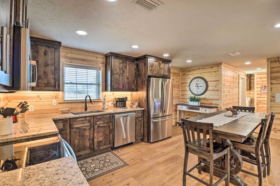 Kitchen | Single-Story Interior | Free WiFi | Towels/Linens