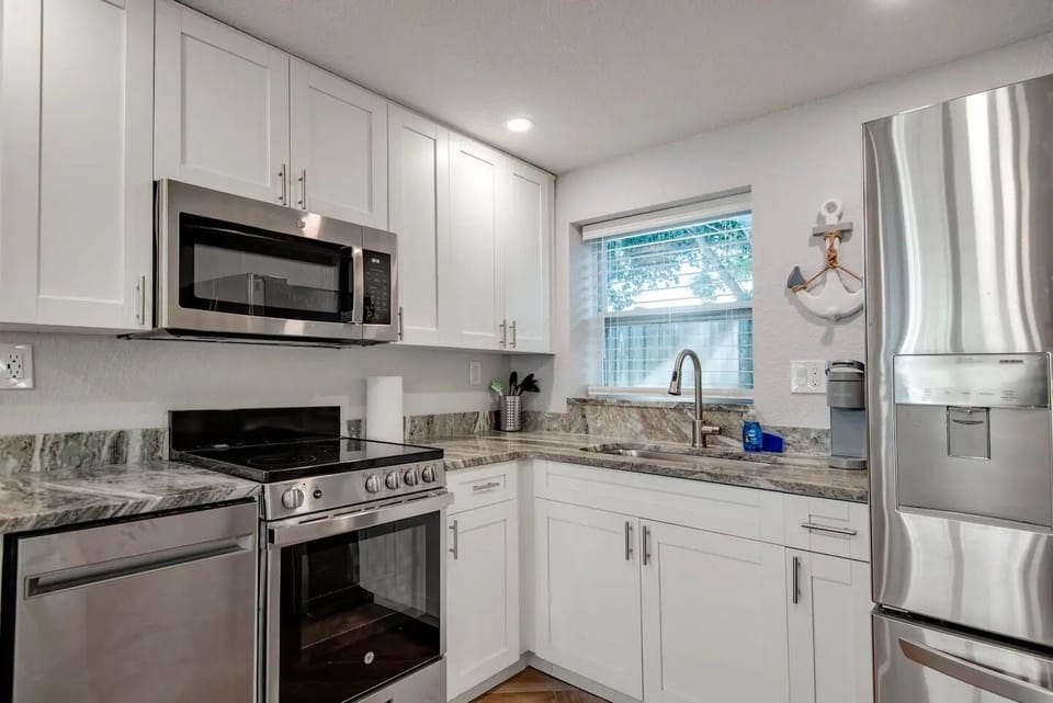Full kitchen with appliances. 