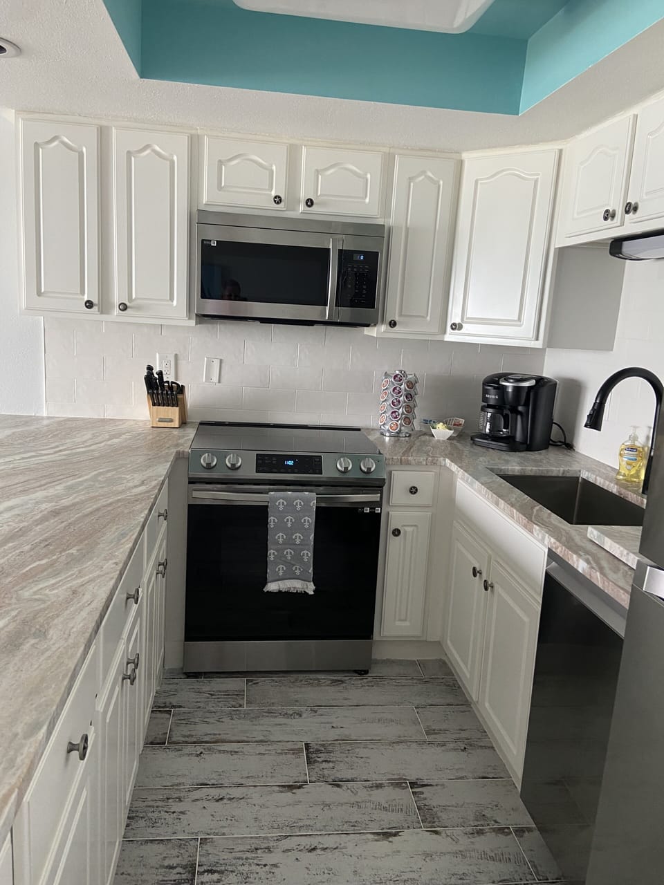 Kitchen-plenty of room to prepare meals