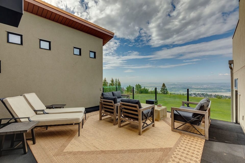 ROOF TOP PATIO WITH FIRETABLE