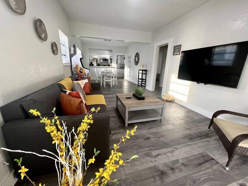1727 NW · Lovely Home in Little Havana (280)