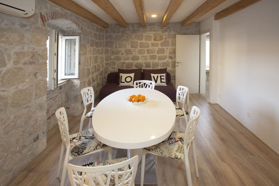 living room with dining table , ideal for families or groups of friends .