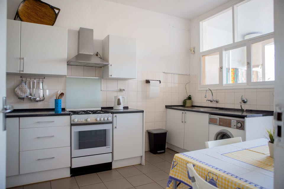 Kitchen and dining table