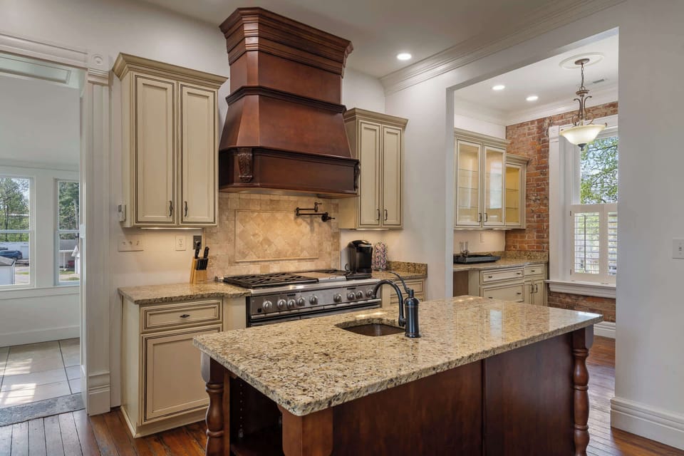 Full kitchen